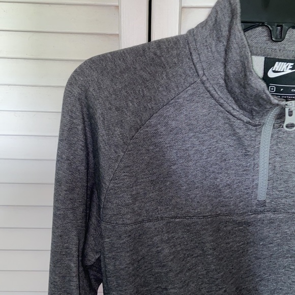 Cropped Pullover - Picture 6 of 7